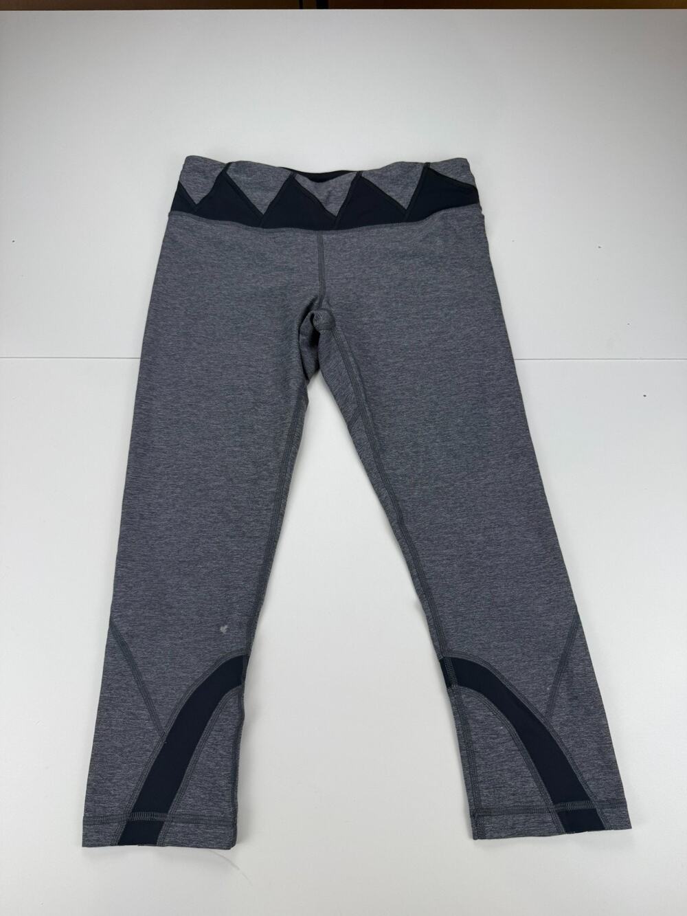 Lululemon Run Inspire Crop II Womens 8 Gray Black Luxtreme Leggings 21"